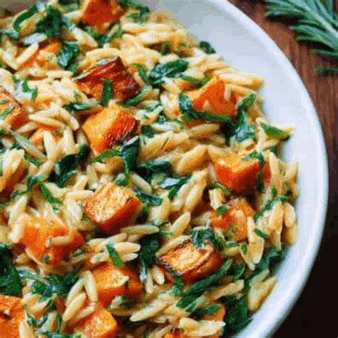 Creamy Orzo Pasta with Roasted Butternut Squash and Spinach - Mucha Munch