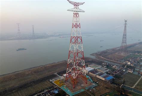 高385米，世界最高输电铁塔落户中国，老外感慨：这是咋建成的 - 哔哩哔哩