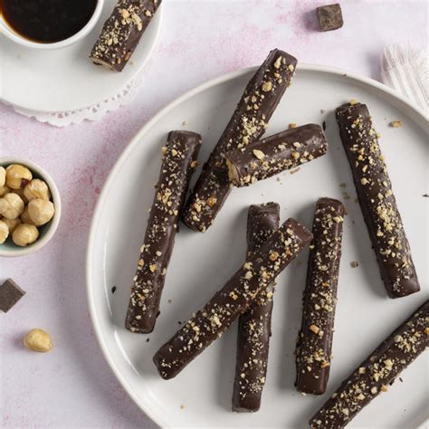 Order Delicious Eggless Hazelnut Cookies Online @ Best Prices in India ...