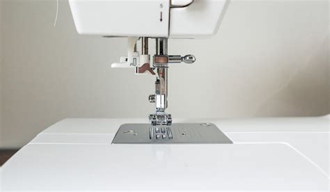 How to Thread a 1950 Singer Sewing Machine Needle 的图像结果