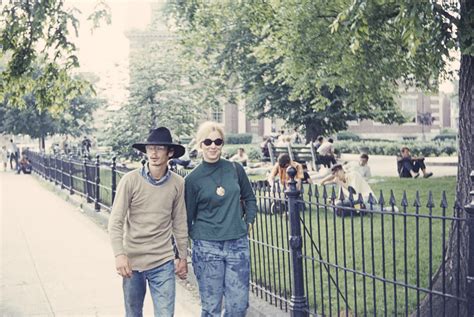 Photographs with People in Scenes 的图像结果