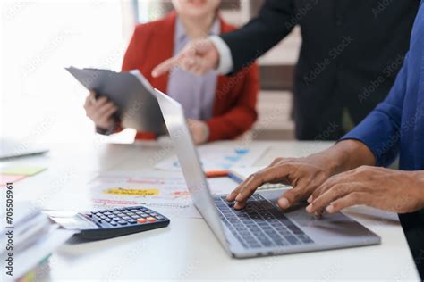 Business Meeting Computer 的图像结果