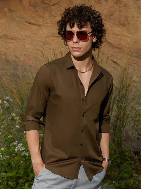 ₹899 | Campus Sutra Men's Olive Green Solid Button-Up Shirt - Campussutra