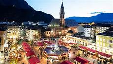 banchetti di natale bolzano il mercatino di natale di bolzano siviaggia banchetti di natale bolzano il mercatino di natale di bolzano siviaggia