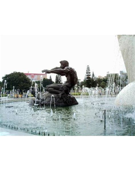 喷泉雕塑_海豚喷泉(图片)