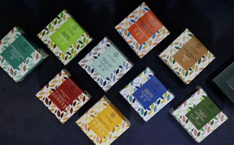 Leafbox Kashmiri Kahwa Green Tea with Saffron, Roasted Almonds, Ginger ...