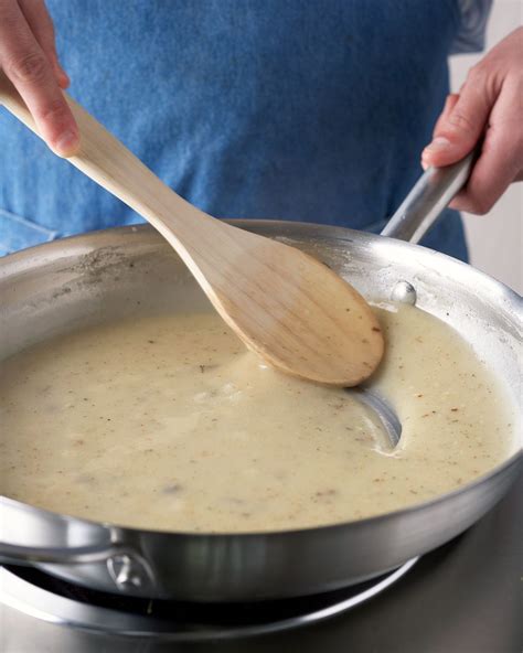 How to use flour or cornstarch to thicken sauce gravy and soup – Artofit
