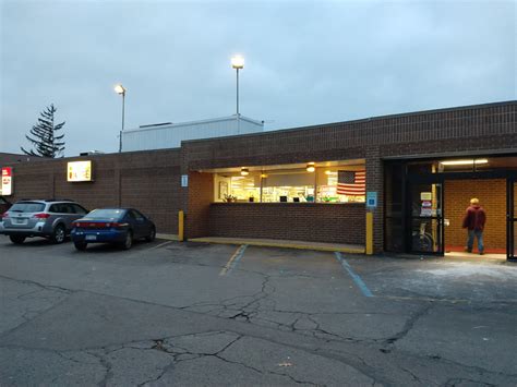 WESTLUND'S APPLE MARKET - Lansing MI - Hours, Directions, Reviews ...