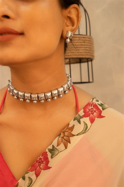 Moh Embossed Matte Statement Choker Set