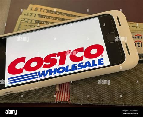 Photo by: STRF/STAR MAX/IPx 2021 2/25/21 Costco raising minimum wage to ...