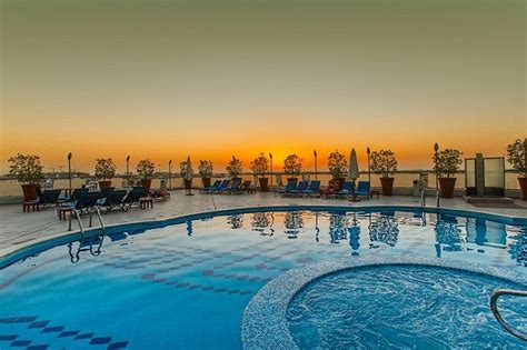 Towers Rotana Pool Pictures & Reviews - Tripadvisor