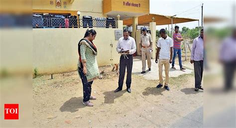 Builder Thrashed In Anand: Builder thrashed in Anand, assailant fires ...