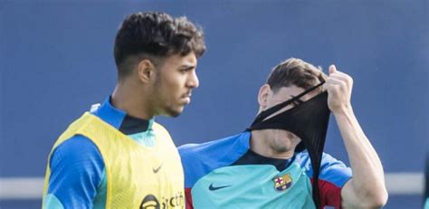 De Jong y Chadi Riad entran en la lista ante el Celta