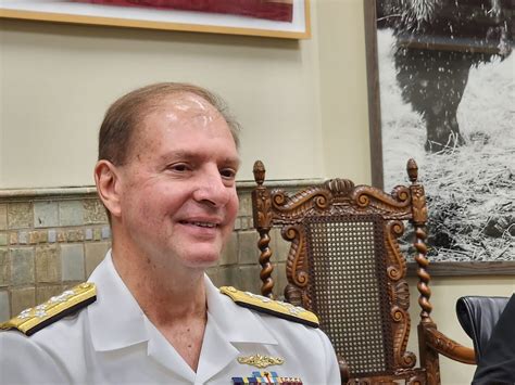 Doing 'the hard thing' took Stuart Munsch from Oakes, N.D., to the Navy ...