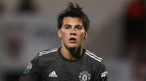 Manchester United transfer news: Facundo Pellistri, Marcos Rojo set to ...