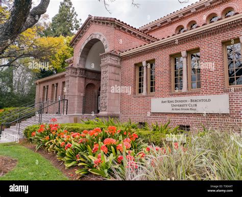 Los Angeles, APR 4: Exterior view of Amy King Dundon - Berchtold ...