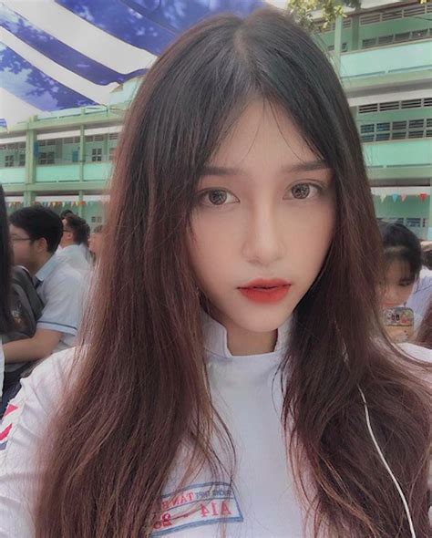 越南水妹子「Mio」樣貌身材出眾吸引23萬粉絲追蹤，重要的還是學生妹～