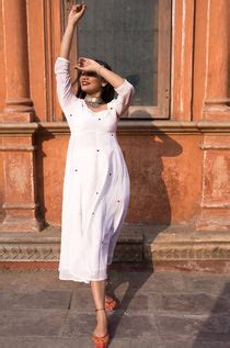 Nayeli Heart Embroidery Dress – Gulaal