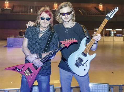 Vater und Sohn - Kai Hansen und Tim Kanoa Hansen: Die Deutschrap-Rebellion - RockHard