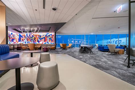 United Airlines reveals new O'Hare lounge | Crain's Chicago Business