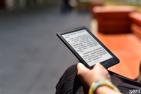 仅靠一只手就能翻阅海量书籍？ QQ口袋阅手机电子书体验评测_天极网