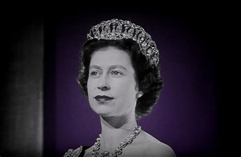 Status Of Queen Elizabeth at Arnold Donovan blog