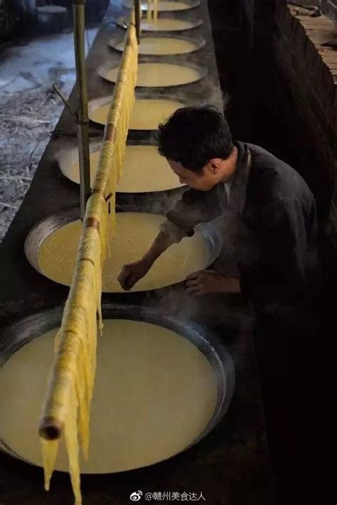 江西赣县阳埠乡的腐竹手工制作工艺 已有数百年的历史