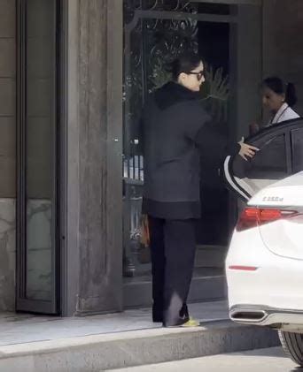 Kareena visits father Randhir Kapoor with sons Taimur, Jeh