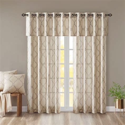 Saratoga Modern/Contemporary 68% Polyester 29% Cotton 3% Rayon Fretwork ...