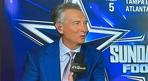 Cris Collinsworth's Hands Got Fans Talking During 'SNF'