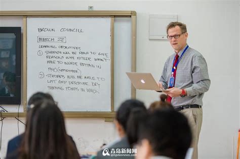 Leonard Neidorf教授应邀为外国语学院"语言文化与世界文明"系列讲坛开讲-上海大学外国语学院