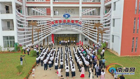 海口新海学校（迁建）项目运动场开始安装设施 学校将于9月投入使用-海口新闻网-南海网