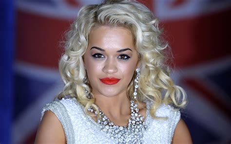 Rita Ora HD Wallpaper: Glamorous English Singer with Blonde Hair and ...