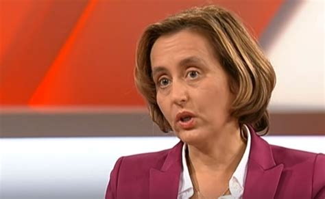 Beatrix von Storch erklärt Tom Buhrow den Unterschied zwischen ...