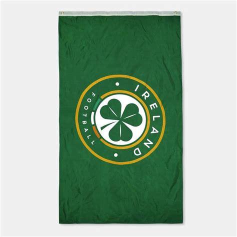 Castore Adults Crest Football Flag | Sports Direct