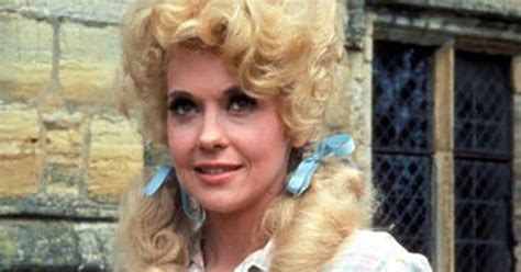 Donna Douglas who played Elly May Clampett dies