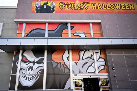 Spooktacular Success: How Spirit Halloween Masters Seasonal Retail