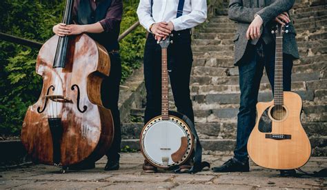 15 Best Folk Music Songs of All Time - Singersroom.com