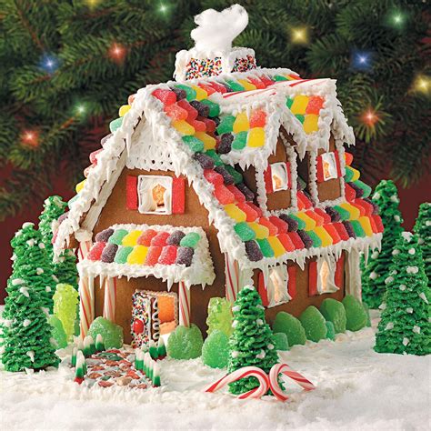39+ Gingerbread House Decoration Ideas & Photos 2020