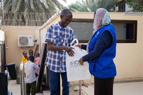 Hands of Hope: A Nigerian family’s trip home from Sudan | IOM Regional ...