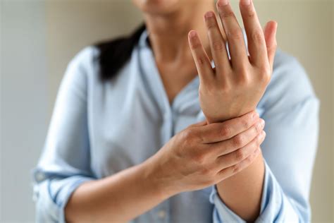 Wrist Pain? Signs You Might Have a Hairline Fracture