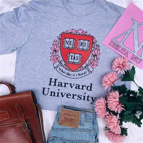 Harvard University T-Shirt - Nowstalgia