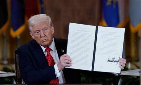 Trump Signs Executive Order to Dismantle Department of Education