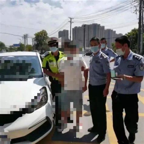 武汉一男子停车堵在交警队出警通道上，打开车门时，一股酒味传出来！_青山_驾驶员_酒精