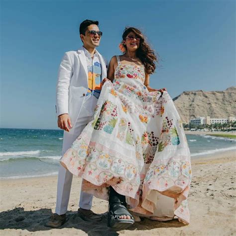 100+ Pre-wedding Cool Beach Photo Shoot Ideas for Couples