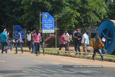 ABVP activists throw stones on AISF members as they protest against ...