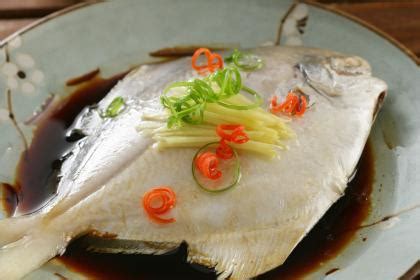 用蒸锅清蒸鲳鱼是水开后蒸多长时间？