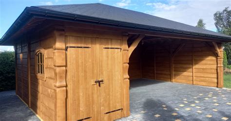 Osoba do pracy przy wykonywaniu wiat garażowych drewnianych