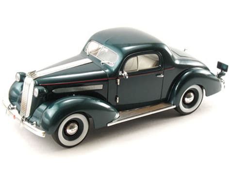 1936 Pontiac Deluxe , Green Signature Models 18106 1/18 Scale Diecast ...