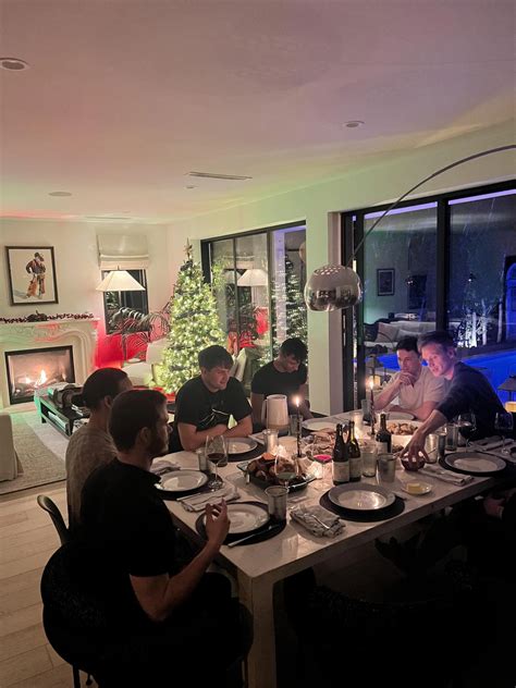 Dinner party at my friend’s a few weeks ago | Scrolller